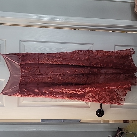 Dress - Picture 2 of 4